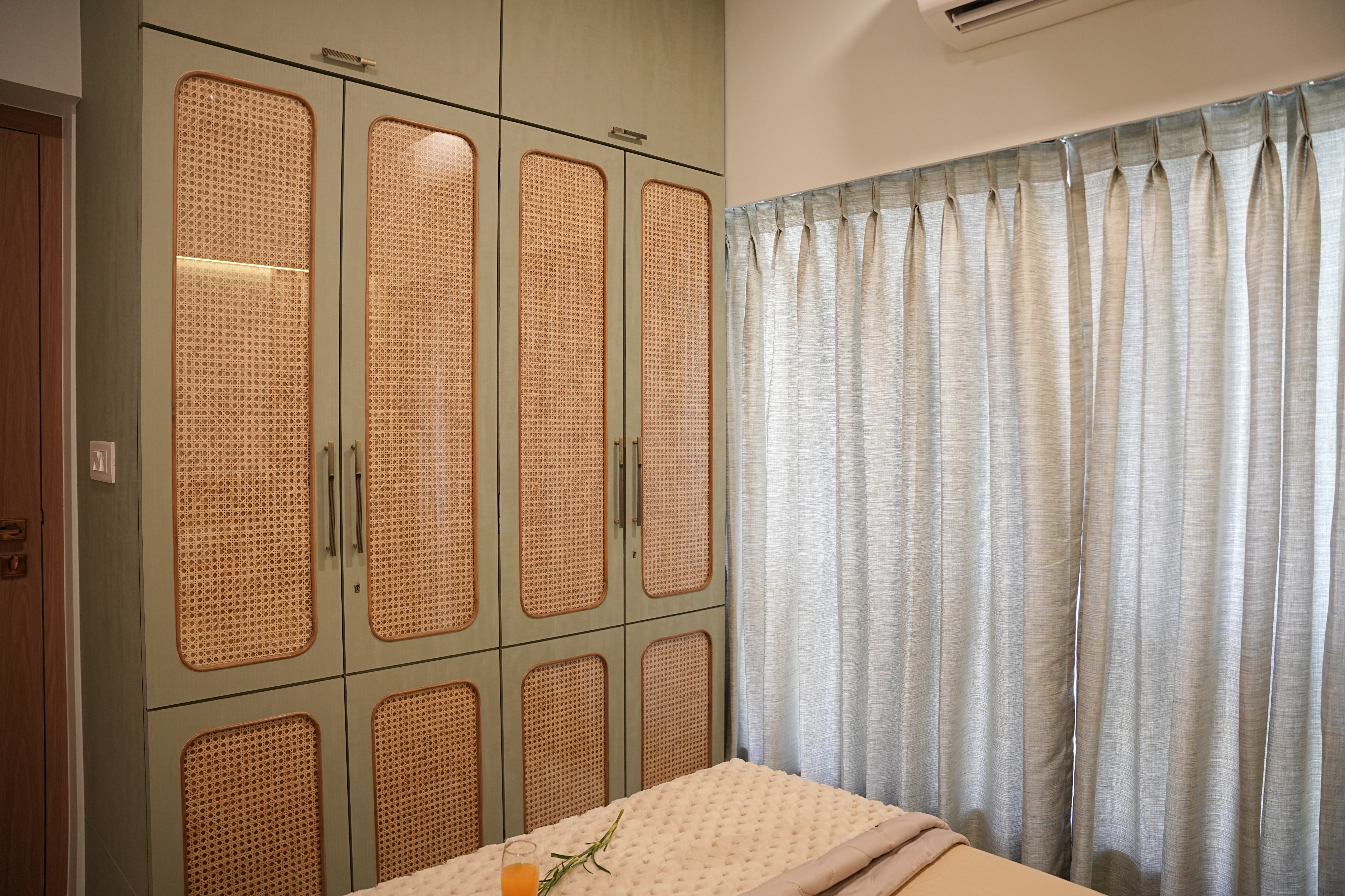 How to Choose the Right Interior Designer in Mumbai